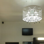 Lampadario traforato e strass
