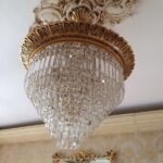 Lampadario in fusione a terra e cristalli