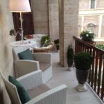 Tavolino sospeso in terrazza